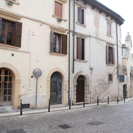 Ai Piedi Del Castello / 4Pl / Apt. Full 维罗纳 外观 照片