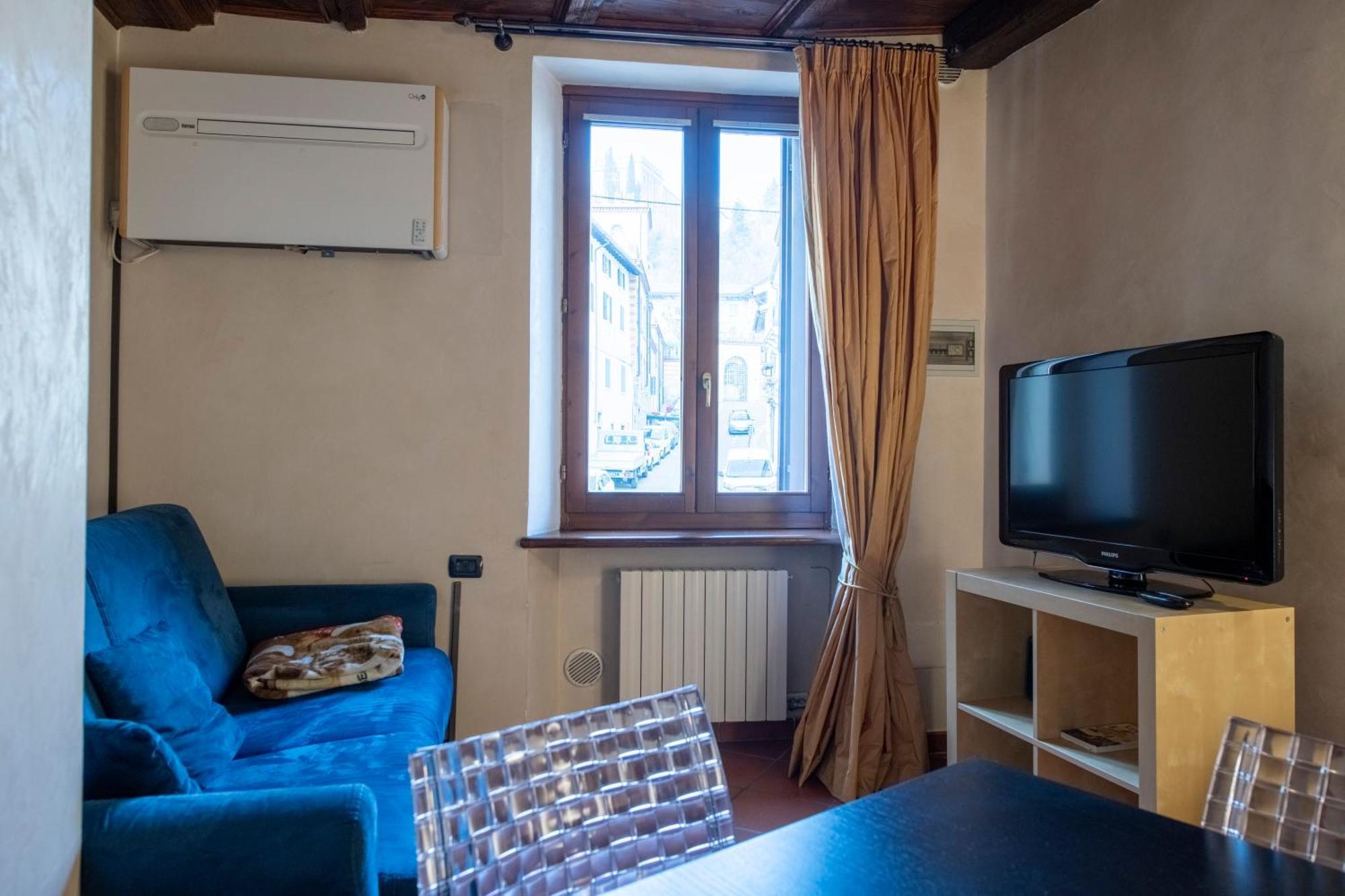 Ai Piedi Del Castello / 4Pl / Apt. Full 维罗纳 外观 照片