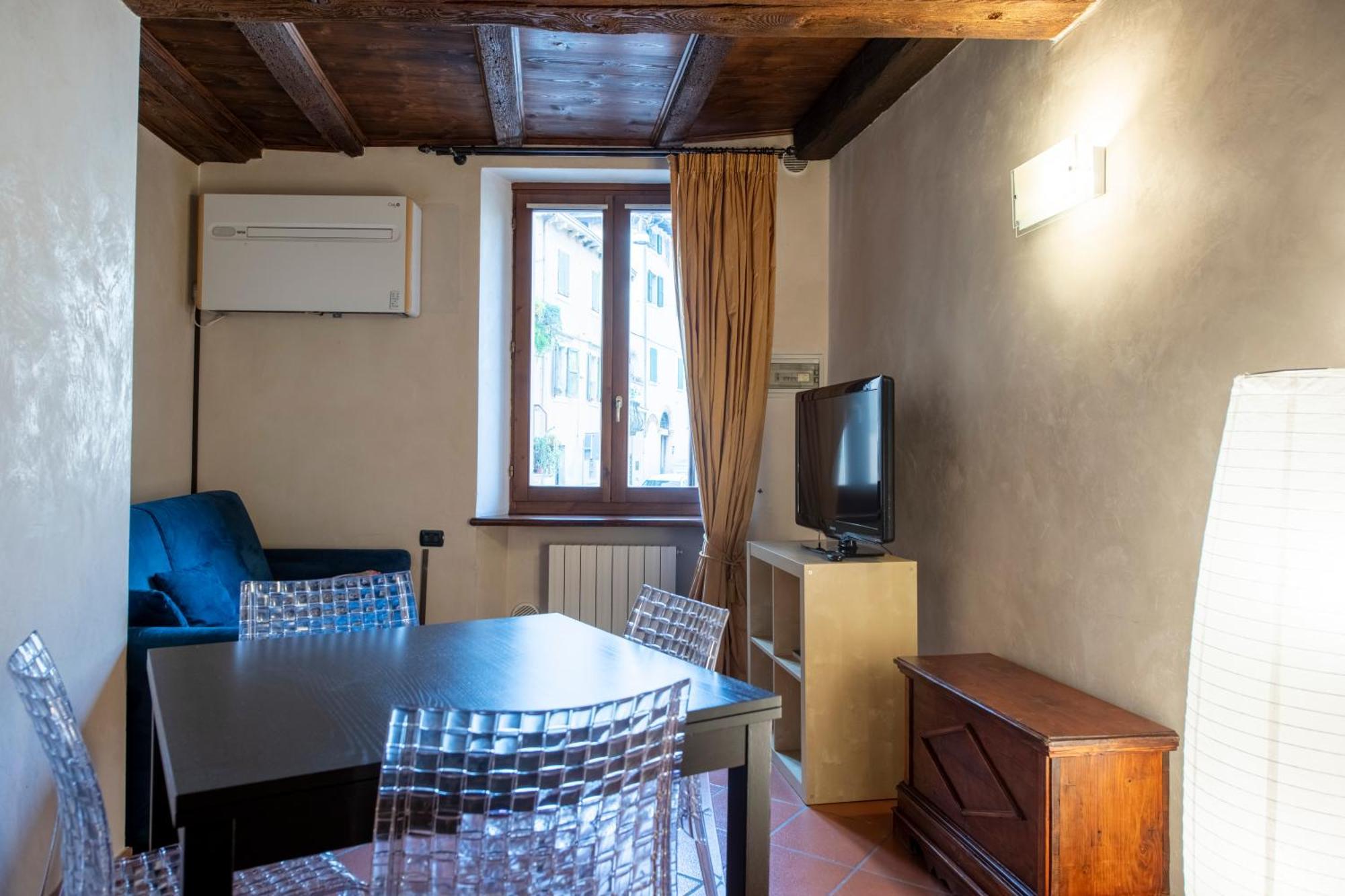 Ai Piedi Del Castello / 4Pl / Apt. Full 维罗纳 外观 照片
